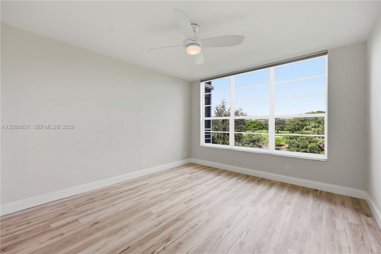 555 Oaks Ln, Unit 309, Pompano Beach, FL 33069 Photo