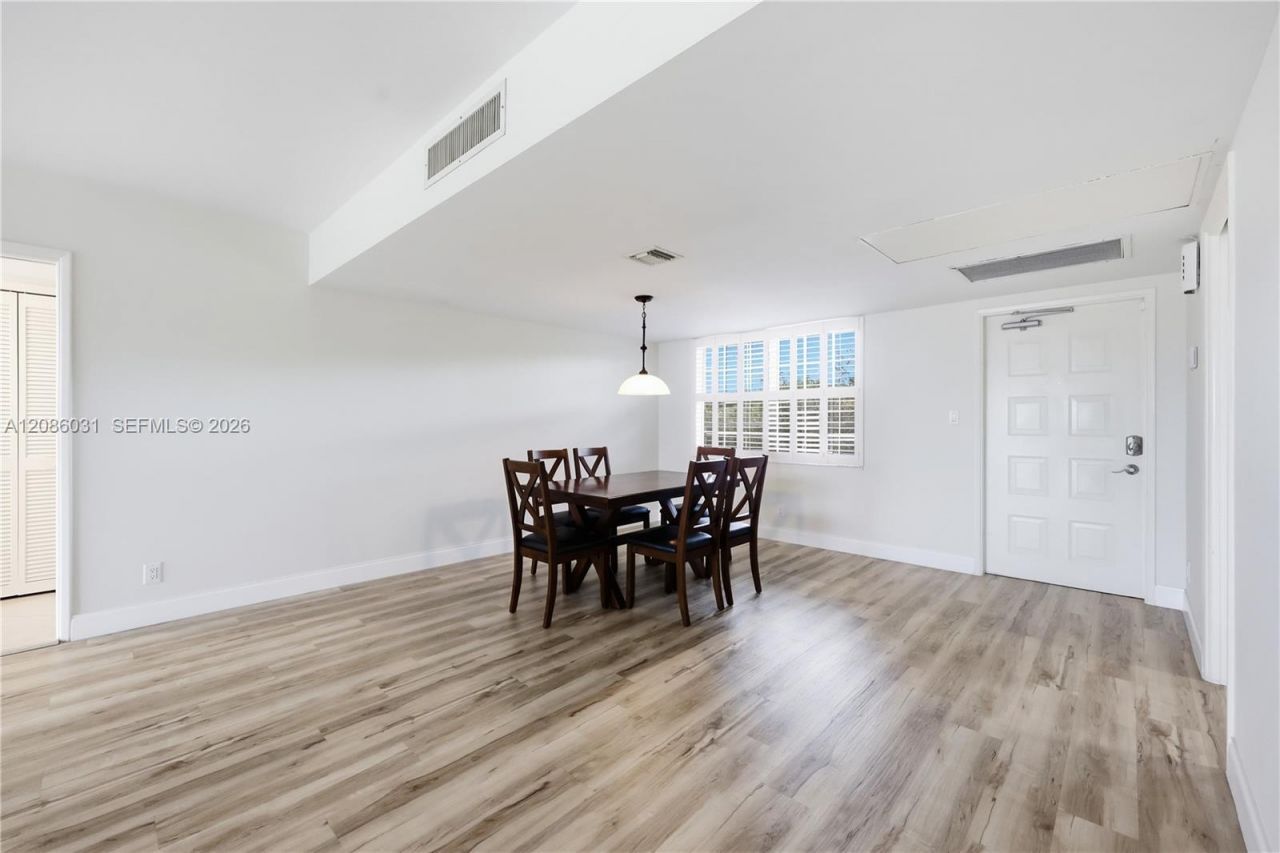 555 Oaks Ln, Unit 309, Pompano Beach, FL 33069 Photo