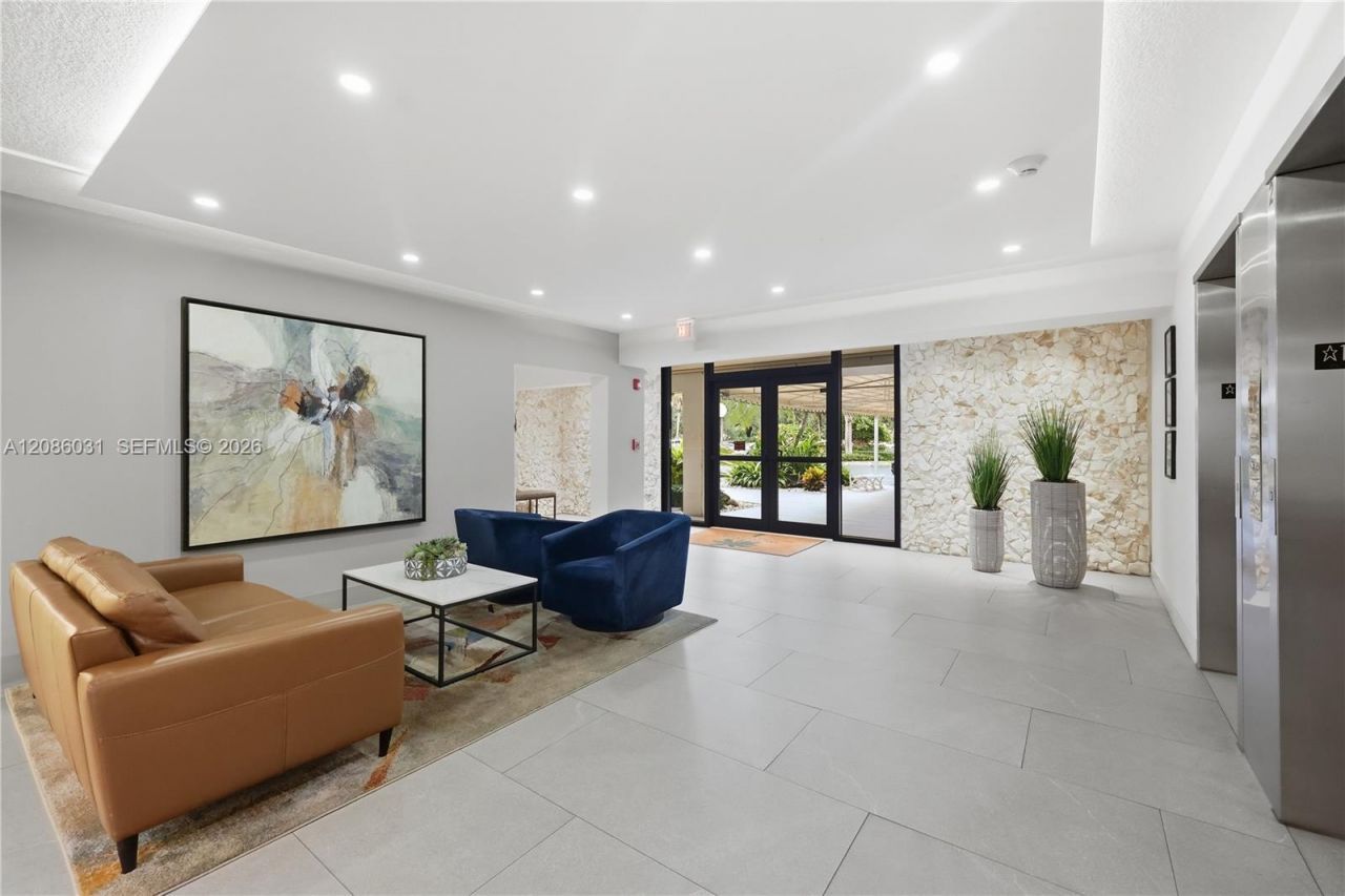 555 Oaks Ln, Unit 309, Pompano Beach, FL 33069 Photo
