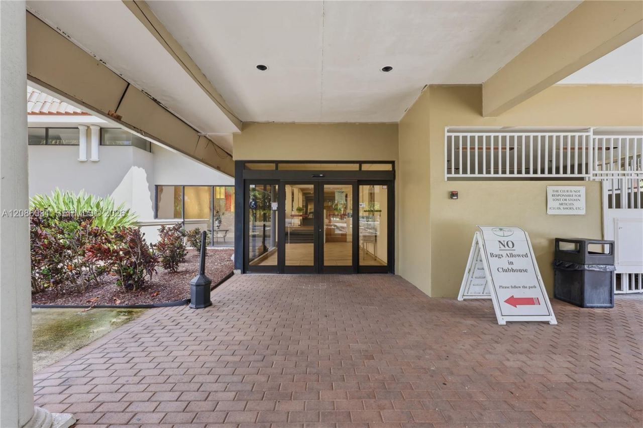 555 Oaks Ln, Unit 309, Pompano Beach, FL 33069 Photo