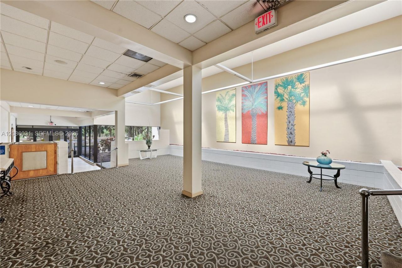 555 Oaks Ln, Unit 309, Pompano Beach, FL 33069 Photo