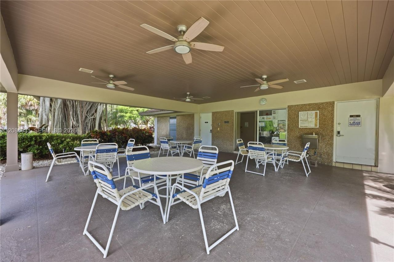 555 Oaks Ln, Unit 309, Pompano Beach, FL 33069 Photo