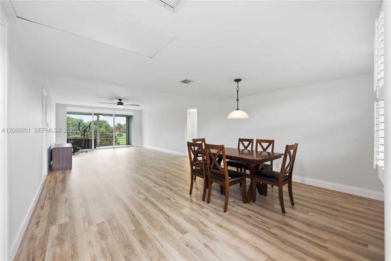 555 Oaks Ln, Unit 309, Pompano Beach, FL 33069 Photo