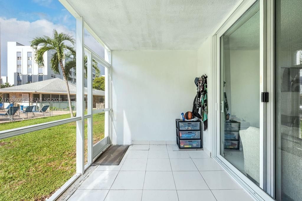 319 NE 14th Ave, Unit 106, Hallandale Beach, FL 33009 Photo