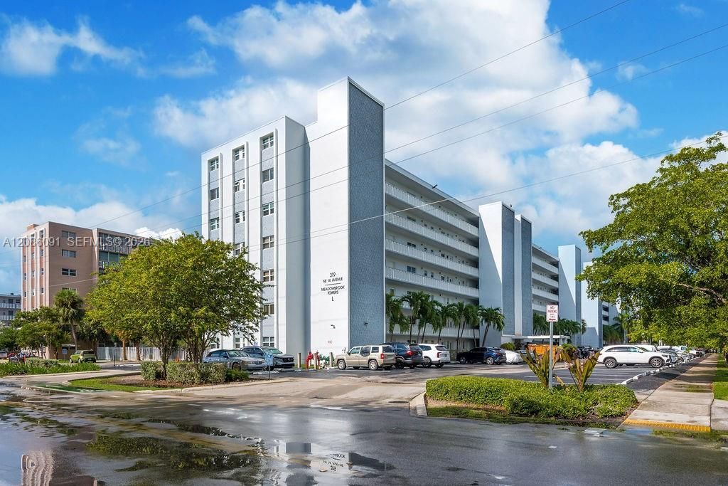 319 NE 14th Ave, Unit 106, Hallandale Beach, FL 33009 Photo