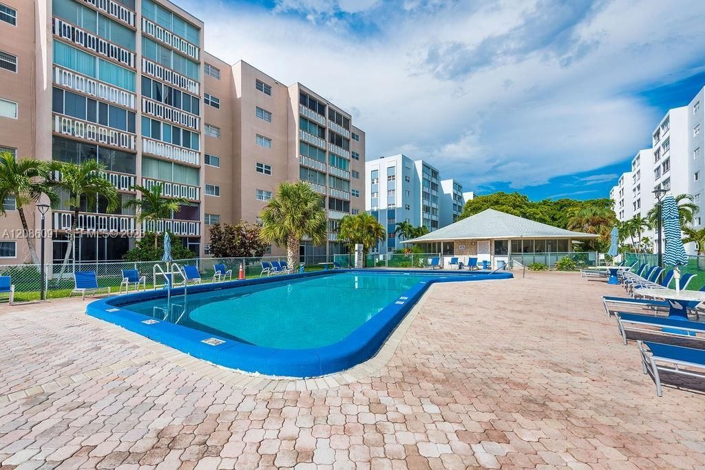 319 NE 14th Ave, Unit 106, Hallandale Beach, FL 33009 Photo