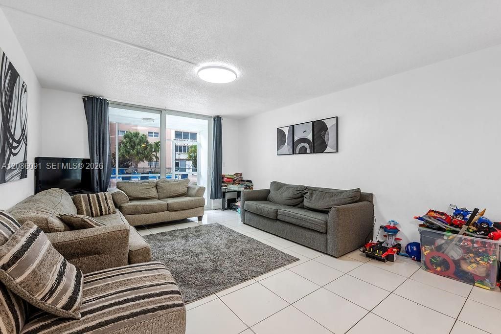 319 NE 14th Ave, Unit 106, Hallandale Beach, FL 33009 Photo