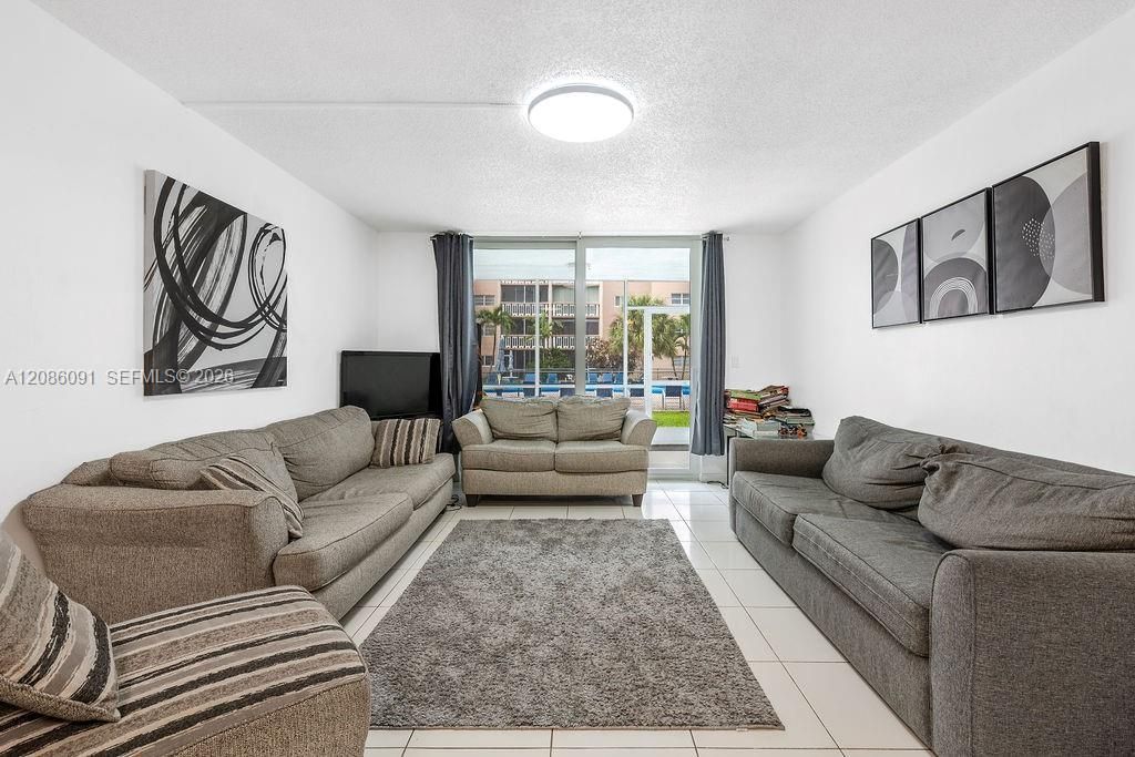 319 NE 14th Ave, Unit 106, Hallandale Beach, FL 33009 Photo