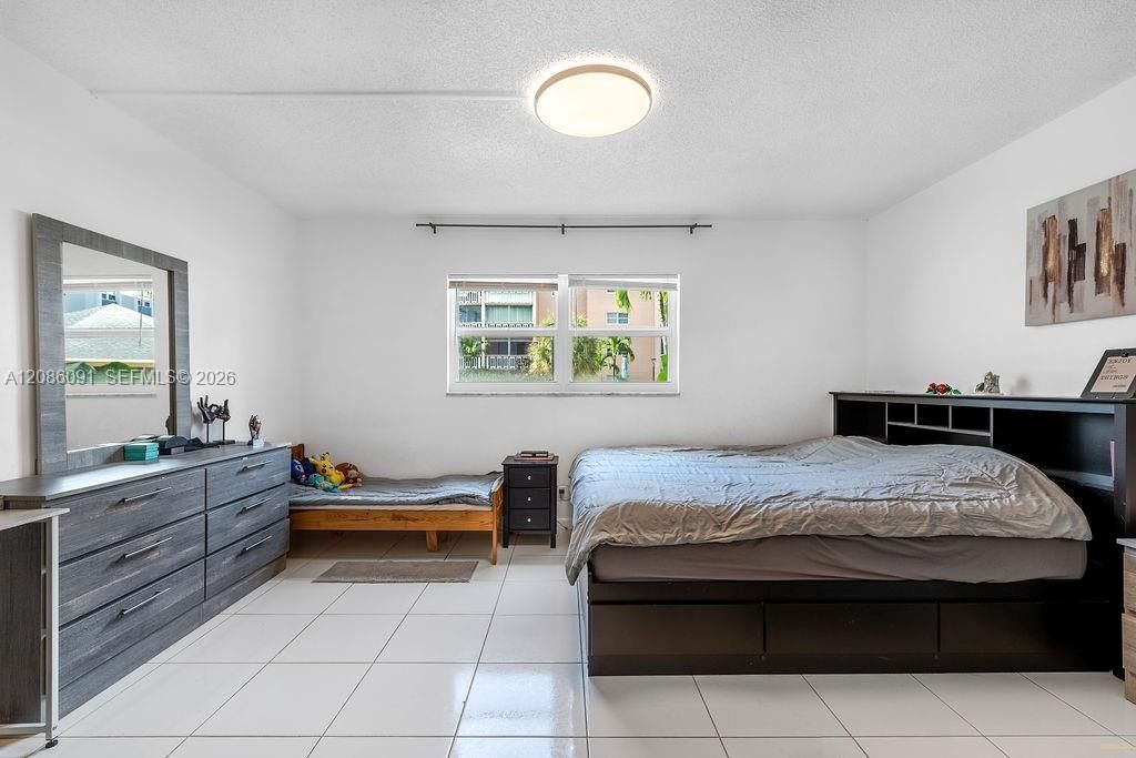 319 NE 14th Ave, Unit 106, Hallandale Beach, FL 33009 Photo