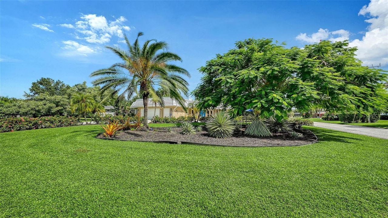 5211 Inverness Drive, Sarasota, FL 34243 Photo