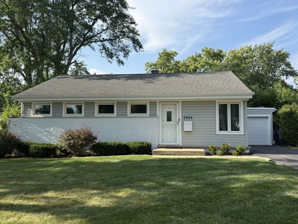 1954 Redwood Lane , Northbrook, IL 60062