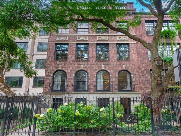 24 E Scott Street, Unit 2, Chicago, IL 60610