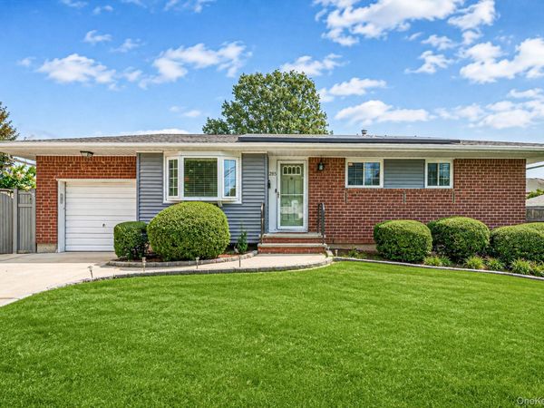 285 W 9th Street , Deer Park, NY 11729