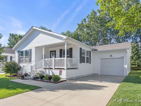 1537 N Teal Waters Drive, Jenison, MI 49428