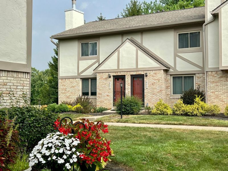 1938 Rockdale Drive, Unit 53, Columbus, OH 43229 Photo 3