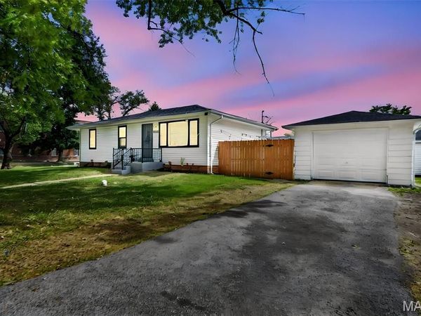 9984 Duke Drive , St Louis, MO 63136