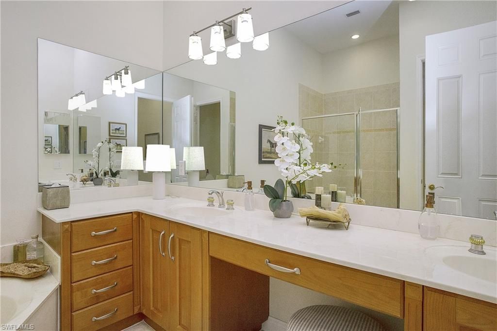 9239 Tesoro Ln, Unit 3-203, Naples, FL 34114 Photo