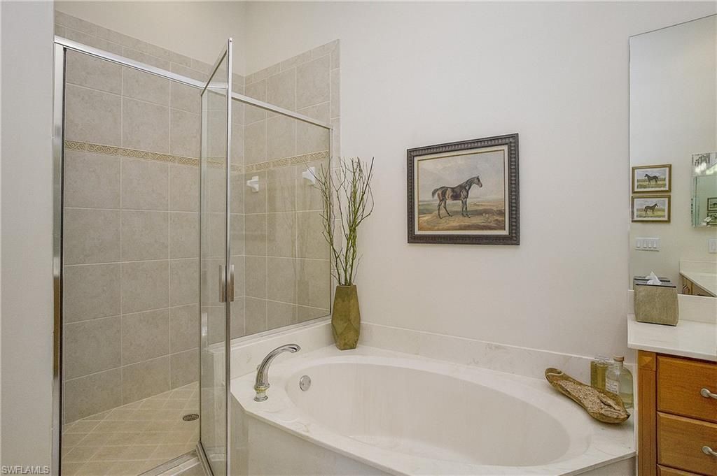 9239 Tesoro Ln, Unit 3-203, Naples, FL 34114 Photo