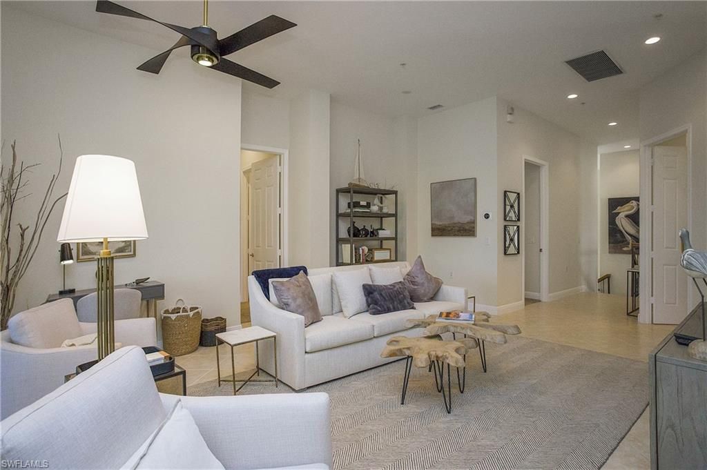 9239 Tesoro Ln, Unit 3-203, Naples, FL 34114 Photo
