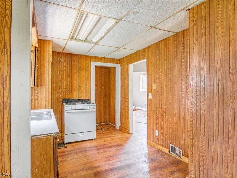 931 Work Drive, Akron, OH 44320 Photo 8