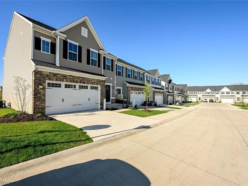 158 Topsail Drive, Medina, OH 44256 Photo 2