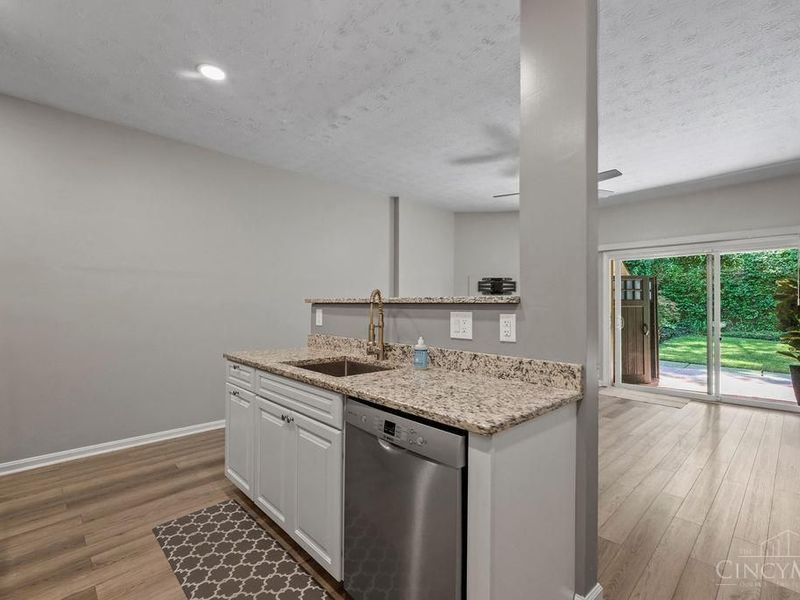 991 Paradrome Street, Unit 13, Cincinnati, OH 45202 Photo 16