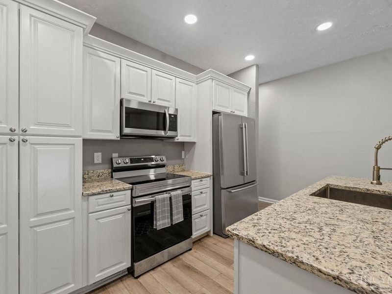 991 Paradrome Street, Unit 13, Cincinnati, OH 45202 Photo 3