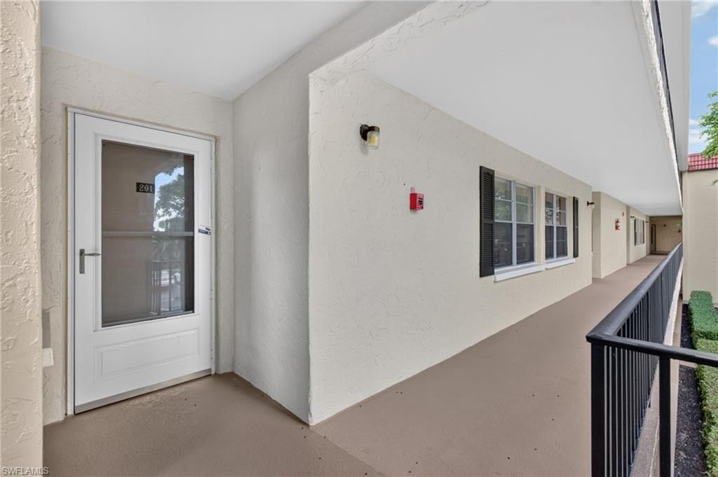 1087 Forest Lakes Dr, Unit 201, Naples, FL 34105 Photo