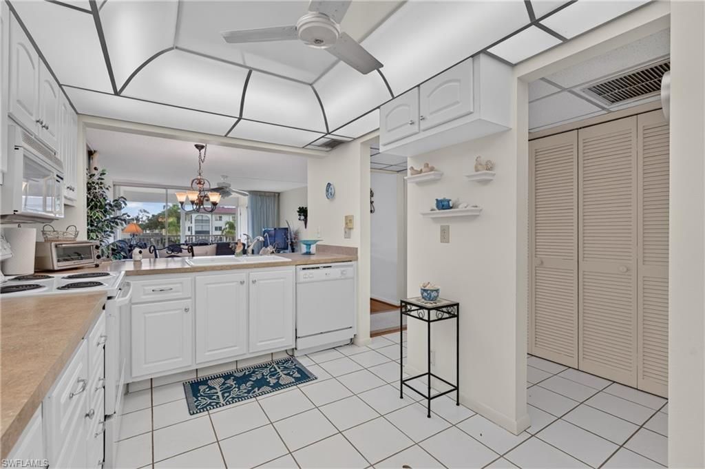 1087 Forest Lakes Dr, Unit 201, Naples, FL 34105 Photo