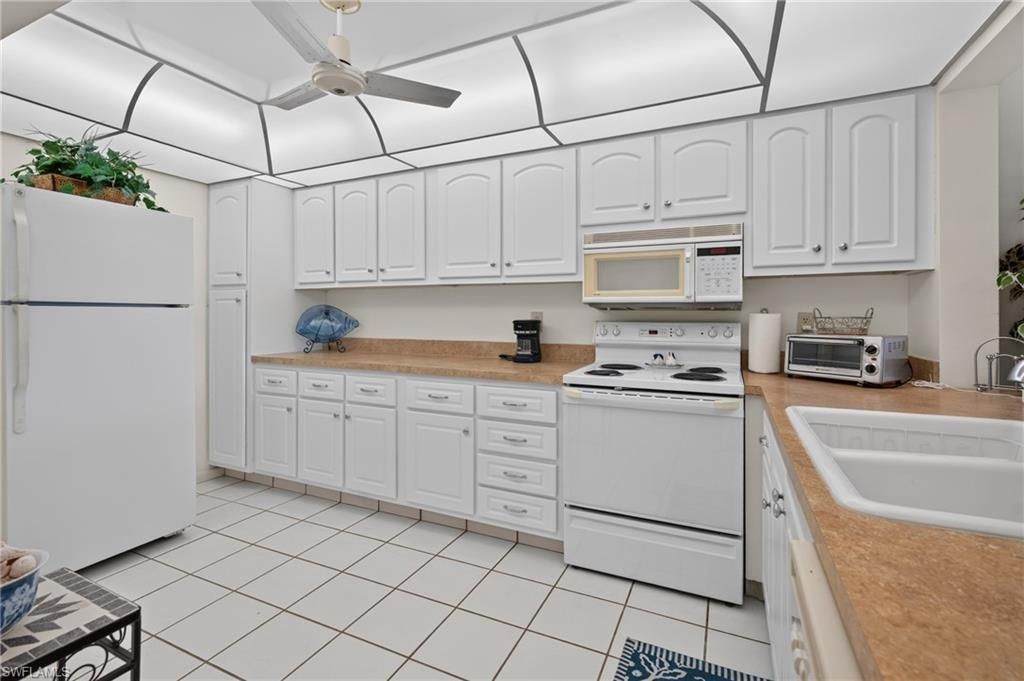 1087 Forest Lakes Dr, Unit 201, Naples, FL 34105 Photo