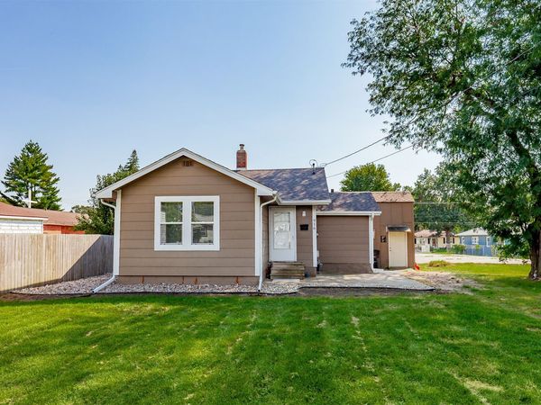 916 Rose Avenue , Des Moines, IA 50315