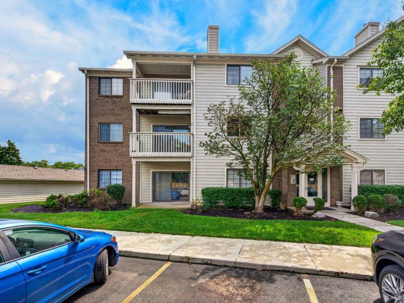 2317 Vicente Court, Unit 101, Columbus, OH 43235 Photo 2