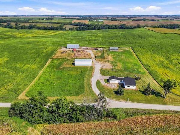 3162 R Ave, North English, IA 52316