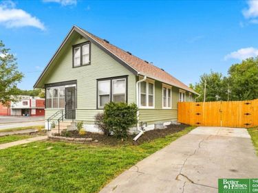 4562 Charles Street, Omaha, NE 68132