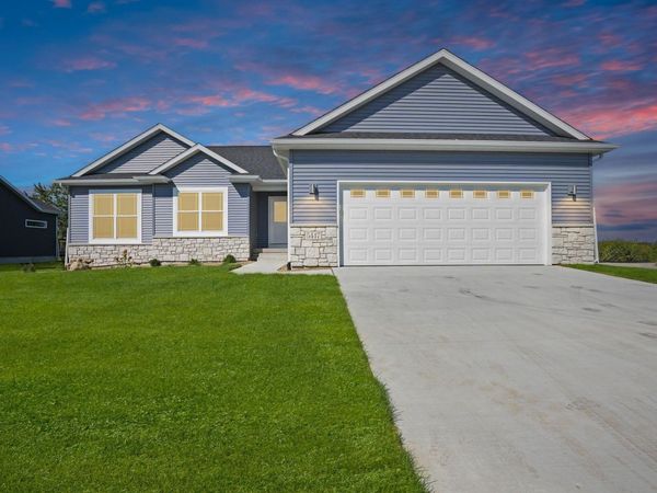 2801 Amber Valley Road, Cedar Falls, IA 50613