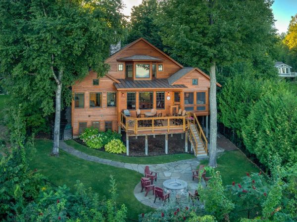 1221 Bay View Trail S, Suttons Bay, MI 49682