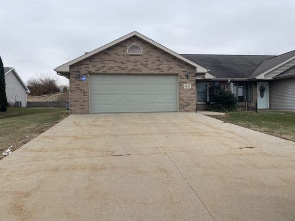 6138 Seven Springs Drive, Asbury, IA 52002
