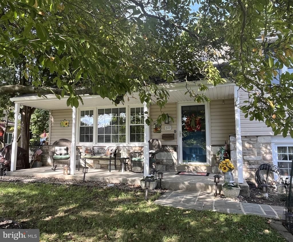 611 BRADLEY, LAFAYETTE HILL, PA 19444