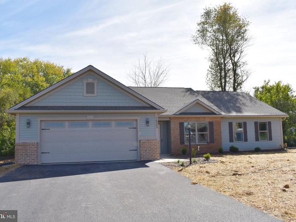 1523 TREELINE DRIVE, CHAMBERSBURG, PA 17202