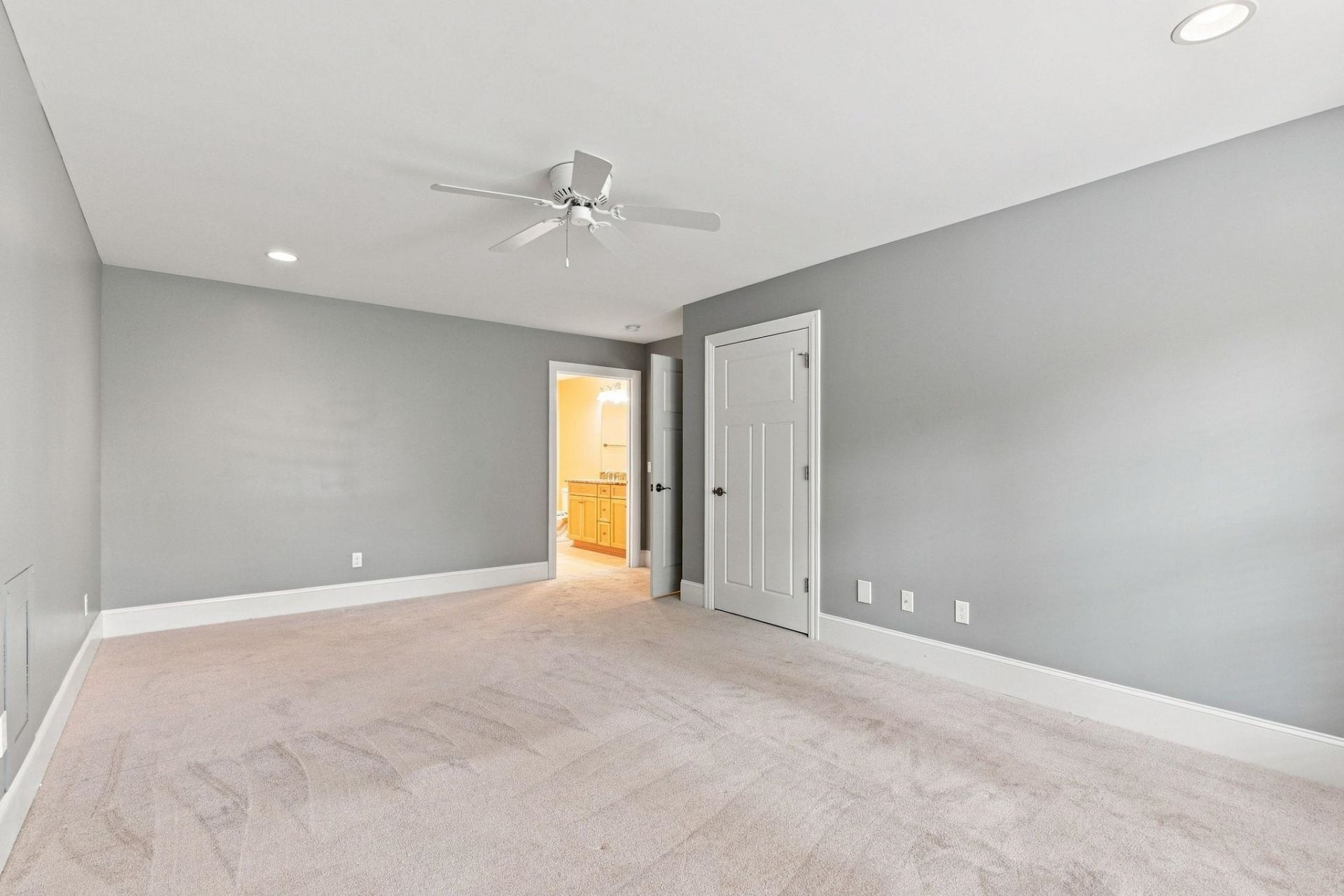 128 Knotty Pine Way Photo 17