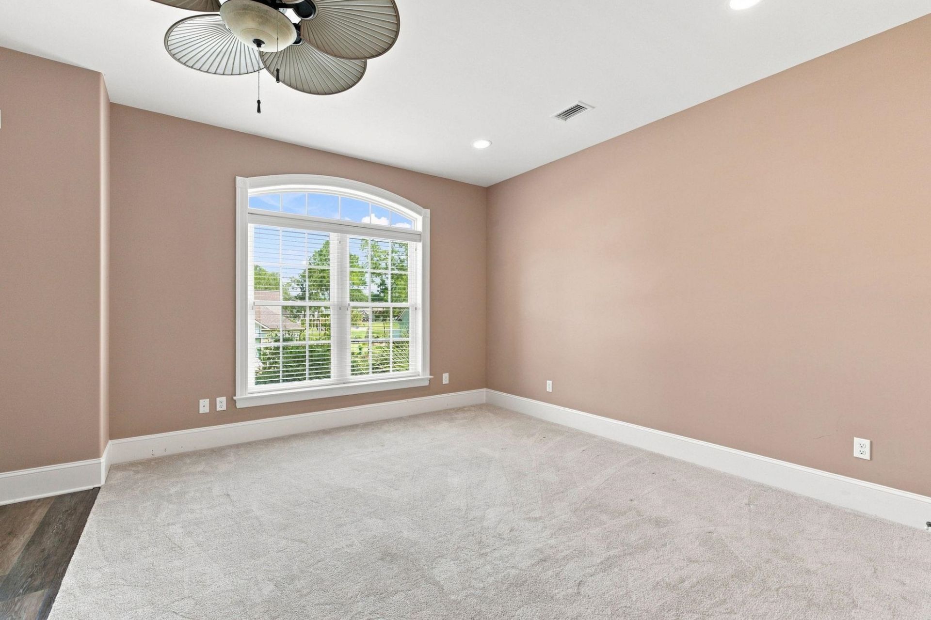 128 Knotty Pine Way Photo 9