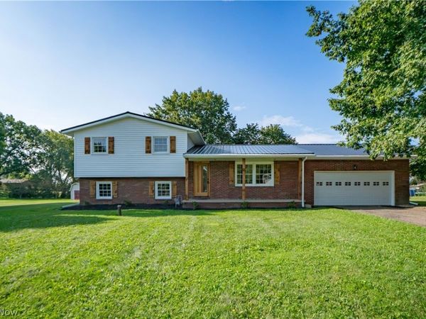 1232 Canyon Street NE, Uniontown, OH 44685