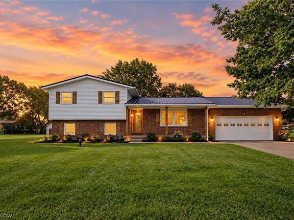 1232 Canyon Street NE, Uniontown, OH 44685