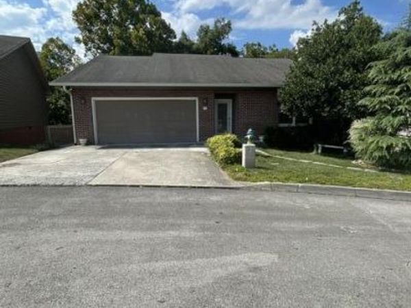 15 Riverview Drive, Oak Ridge, TN 37830