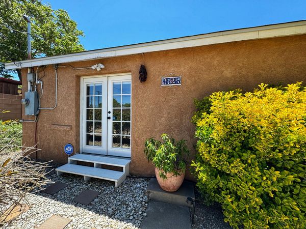 1525 Edith Boulevard NE, Albuquerque, NM 87102