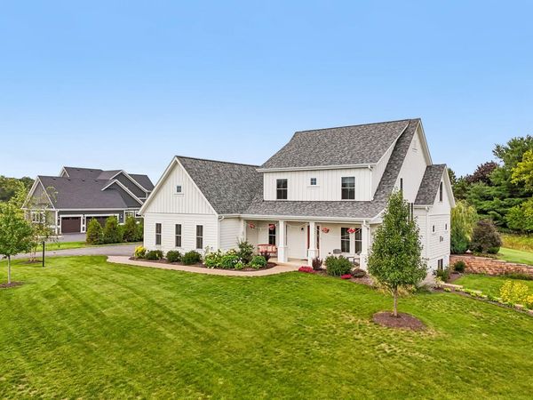 N52W30598 Moraine Dr, Merton, WI 53029