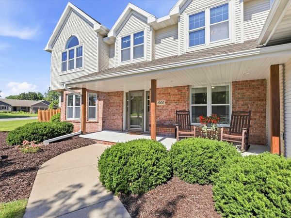 1900 LITTLE VALLEY COURT, De Pere, WI 54115