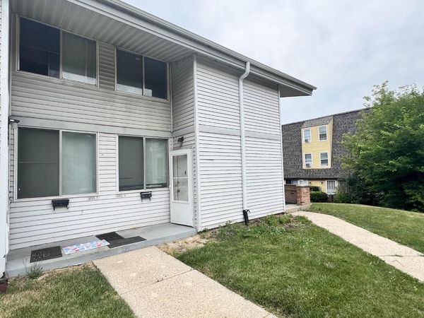 8895 N Swan ROAD, Unit G, Milwaukee, WI 53224