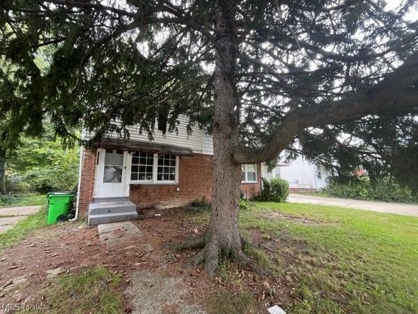 1467 E 250th Street , Euclid, OH 44117