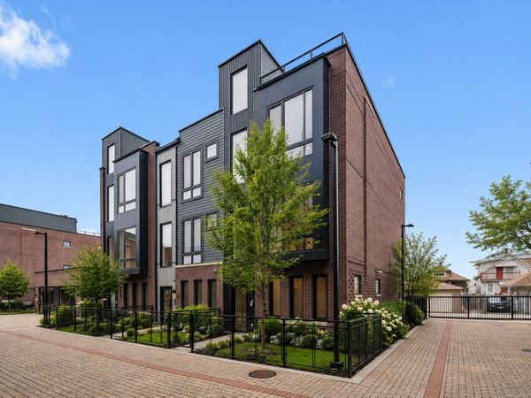 4250 W Belmont Avenue , Unit 6, Chicago, IL 60641